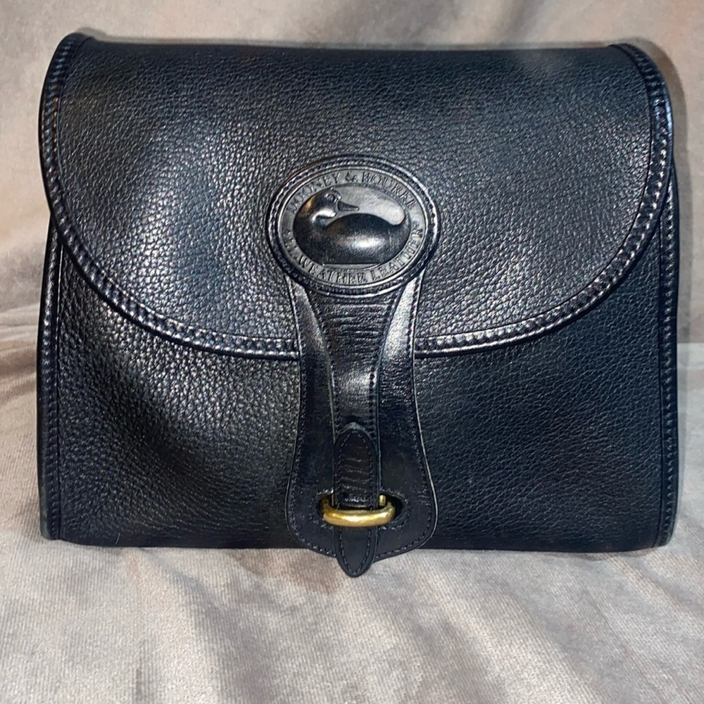 Vintage Dooney and Bourke medium Essex Shoulder Bag